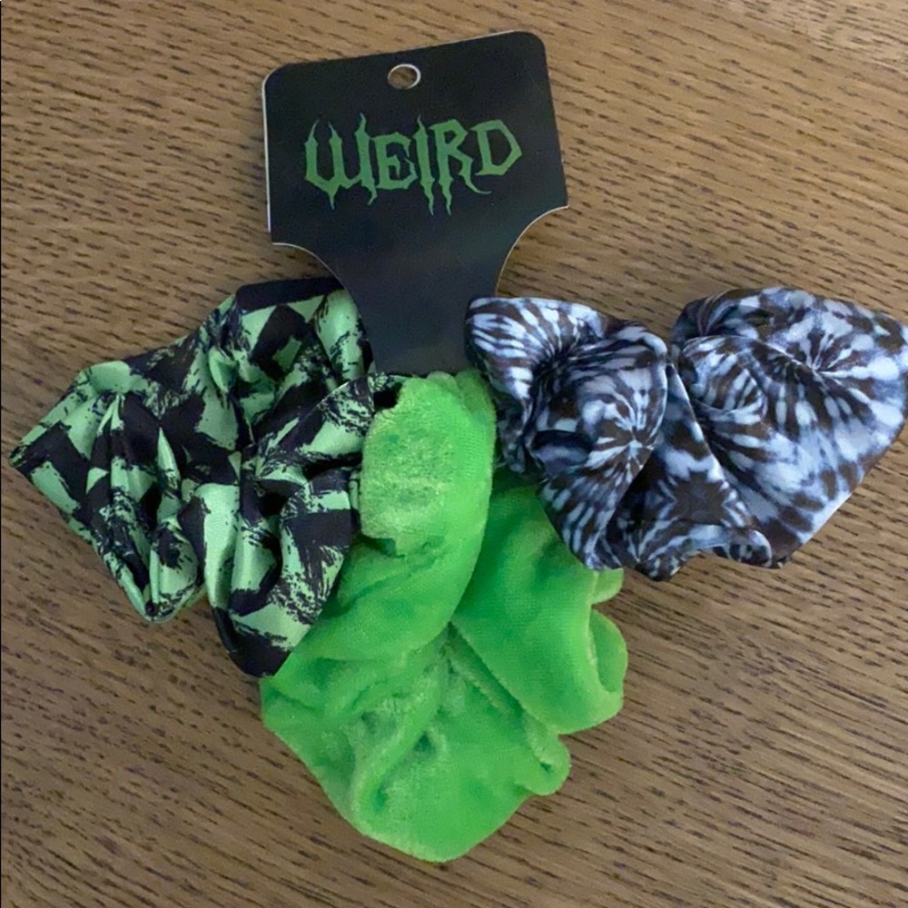 Weird Tie-Dye Scrunchie Set